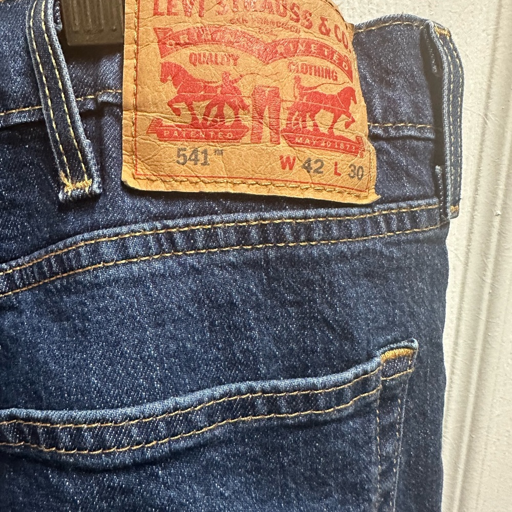 Levi's Relaxed Blue Jeans Classic Denim size 42- 541/ NWOT 753 - Picture 3 of 5